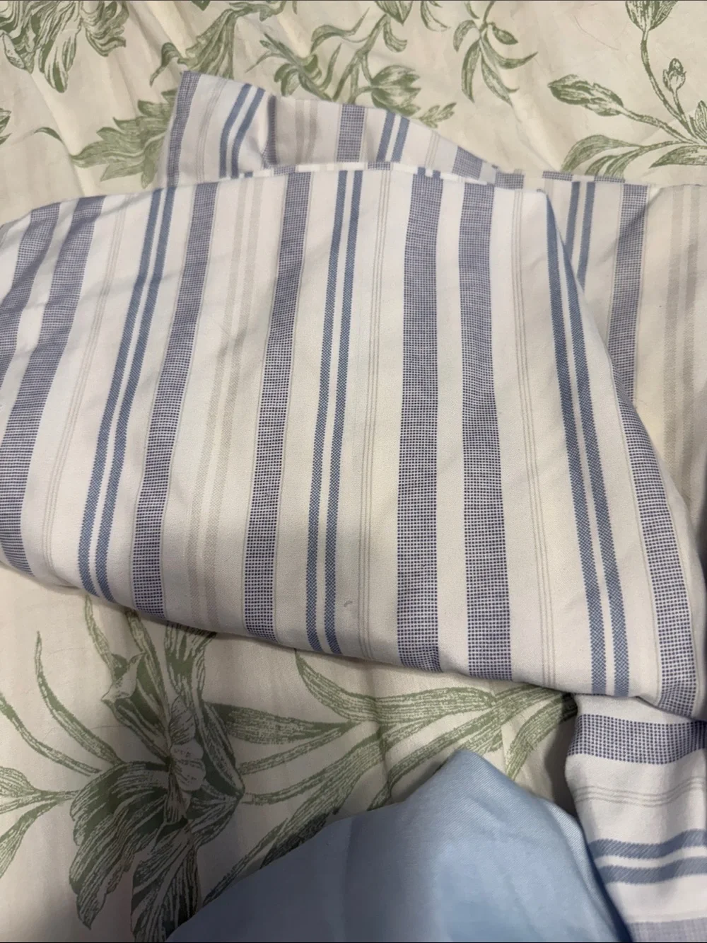 croft & barrow Light Blue Duvet with Blue and White Striped Sheets set of 2